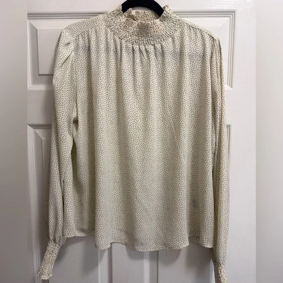 Chic Cream Blouse with Delicate Pattern - Picture 1 of 5